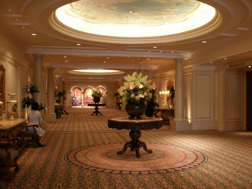 與魏伯伯家人再聚於海洋樂園的飯店（2009.6.10）