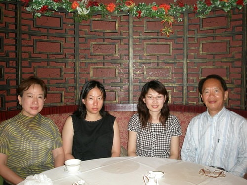 與魏伯伯家人再聚於海洋樂園的飯店（2009.6.10）