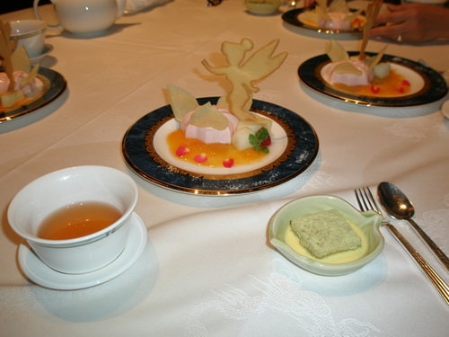 與魏伯伯家人再聚於海洋樂園的飯店（2009.6.10）