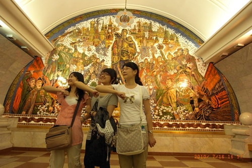 熱死人的俄羅斯行-莫斯科紅場、地下鐵 （2010.7.16）