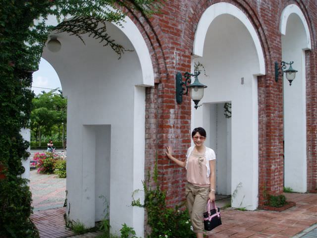 2006.5.5~6 A班南投班遊:鐵馬第一站：軍史公園內