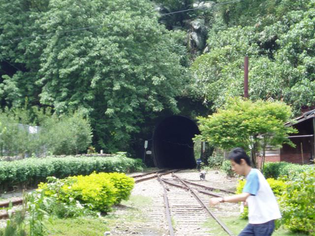 2006.5.5~6 A班南投班遊:火車山洞