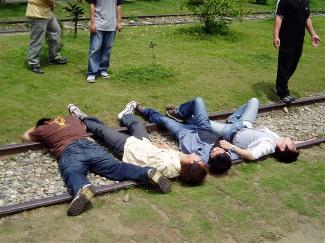 2006.5.5~6 A班南投班遊:集體臥軌車埕版？