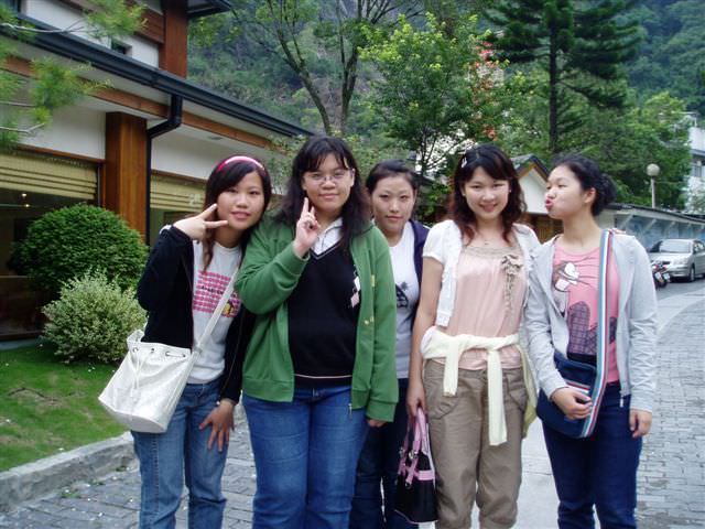 2006.5.5~6 A班南投班遊:天廬飯店前合影-2