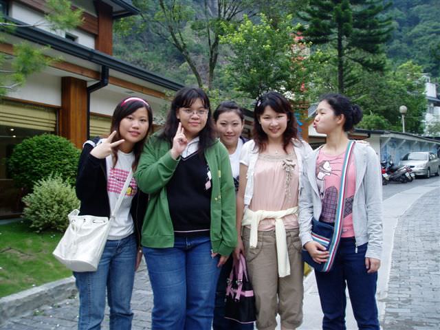 2006.5.5~6 A班南投班遊:天廬飯店前合影-3