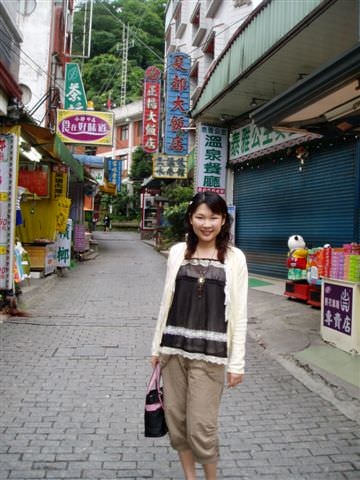2006.5.5~6 A班南投班遊:隔天清晨住宿飯店前留影
