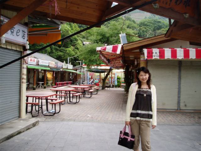 2006.5.5~6 A班南投班遊:廬山溫泉商店街入口