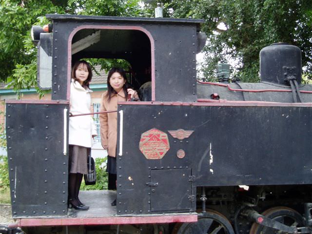 2005.1.1烏樹林糖廠（與佐藤老師）:列車掌近影