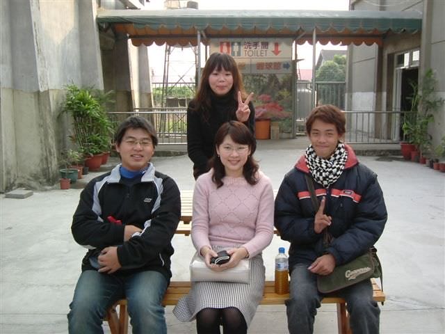 2005.12 日三A關子嶺班遊:洗手間前合影-2