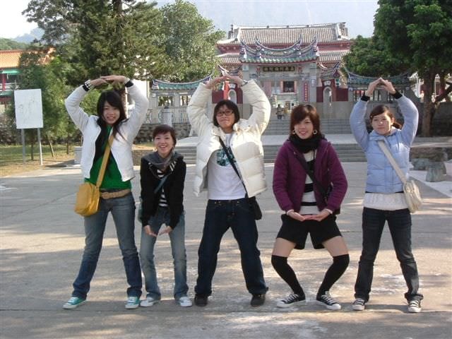 2005.12 日三A關子嶺班遊:大仙寺前合影-3