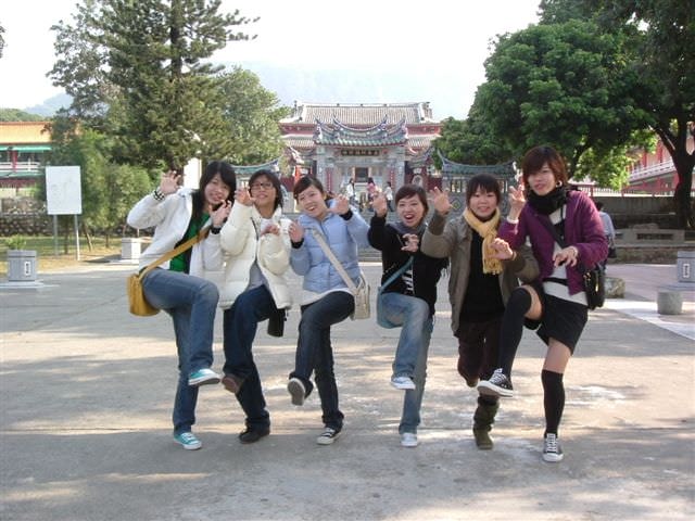 2005.12 日三A關子嶺班遊:大仙寺前合影-4