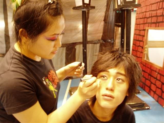 2007.3.28 畢業公演:膽小鬼上妝中（清晨）