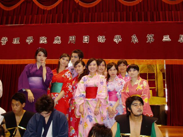2007.3.28 畢業公演:藝伎團照..那位奶媽閃開啦...