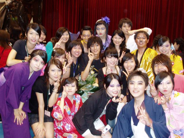 2007.3.28 畢業公演:演完了，瘋狂拍照