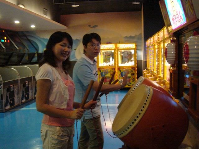2006.8 夏日墾丁（舊相簿新敘述）:有人在拍照，就收斂一下殺氣吧