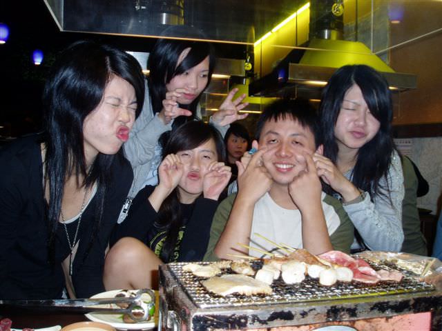2007.1.19 班級聚餐（燒烤店）:可憐的土豆老被欺負