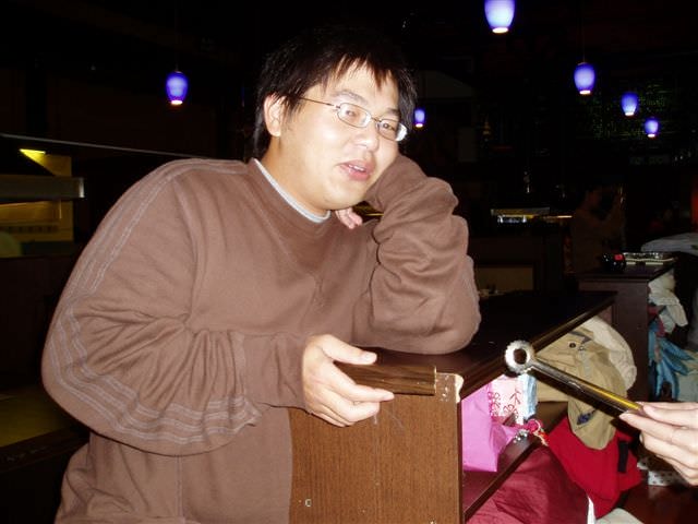 2007.1.19 班級聚餐（燒烤店）:小胖：拍就拍吧！反正店裡的小妹我很超熟的！