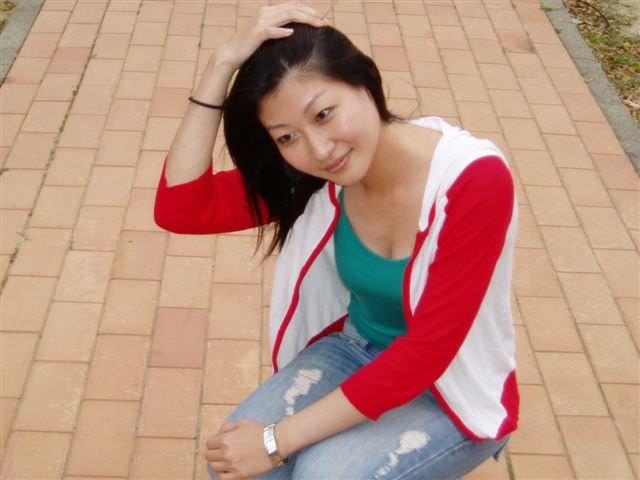 2006.11.28 日四A畢業生活照:這個角度身材不錯喔！