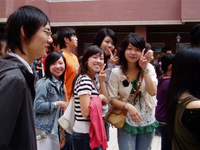 2006.11.16日本學生蒞校交流:搶鏡頭！
