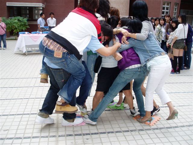 2006.11.16日本學生蒞校交流:巧拼遊戲-輸的一方