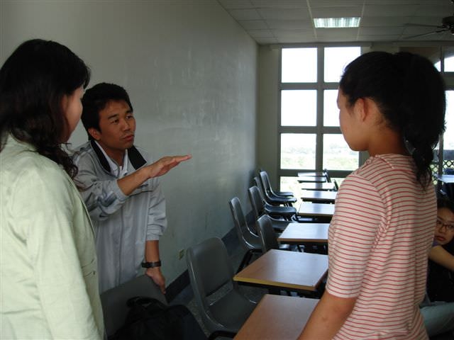 2006.11.16日本學生蒞校交流:你的演講需要加強的地方有...