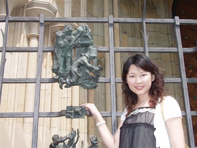 2006.6.25~7.4德捷行-2:在水瓶座前留影-1