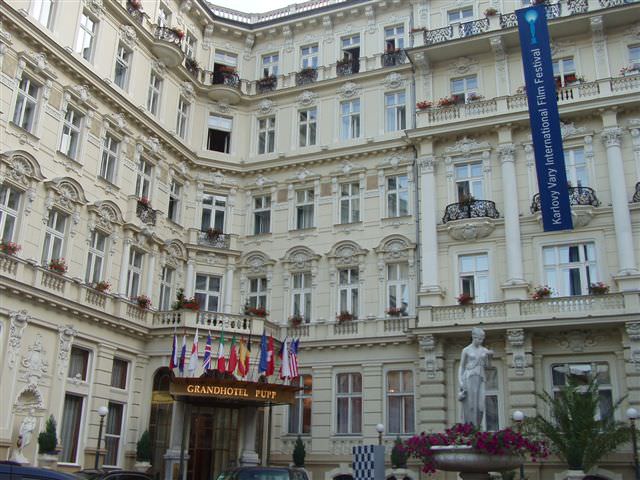 2006.6.25~7.4 德捷行-1:飯店正門口