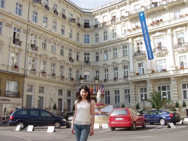 2006.6.25~7.4 德捷行-1:吃完早餐去外面散個步
