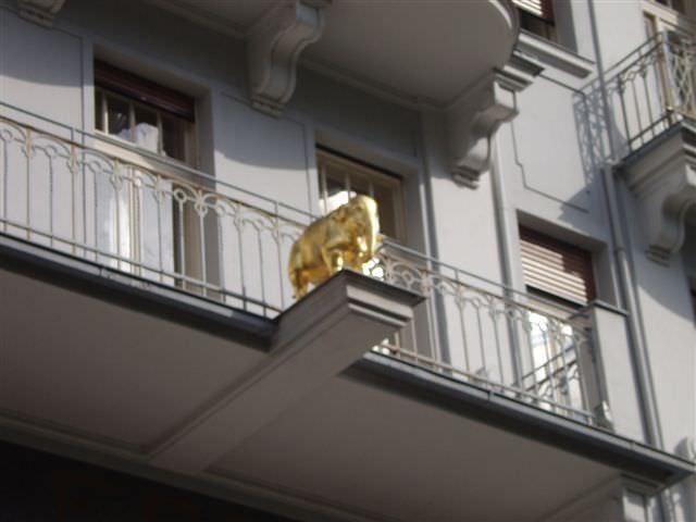 2006.6.25~7.4 德捷行-1:餐廳上頭有之金象