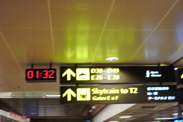 朝聖之旅（2011.3.24-27）:這張照片的焦點是時間，到機場已經是1點32分，真是好樣的。