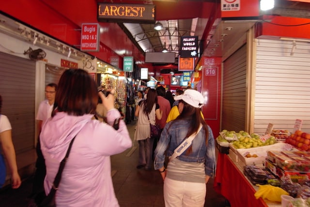 朝聖之旅（2011.3.24-27）:好多賣吃的商店