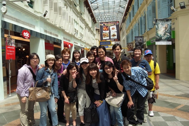 朝聖之旅（2011.3.24-27）:吃完拍個合照，各自解散逛街去