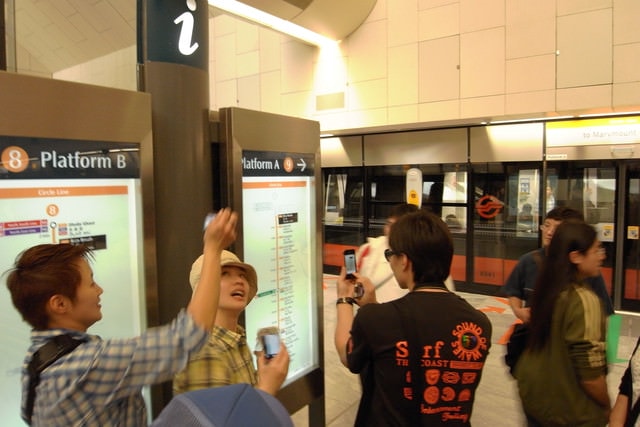 朝聖之旅（2011.3.24-27）:一群第一次來的蕙迷們，每到一個地方就拍拍拍！