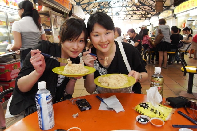 朝聖之旅（2011.3.24-27）:看到美食就會露出無比的笑容。