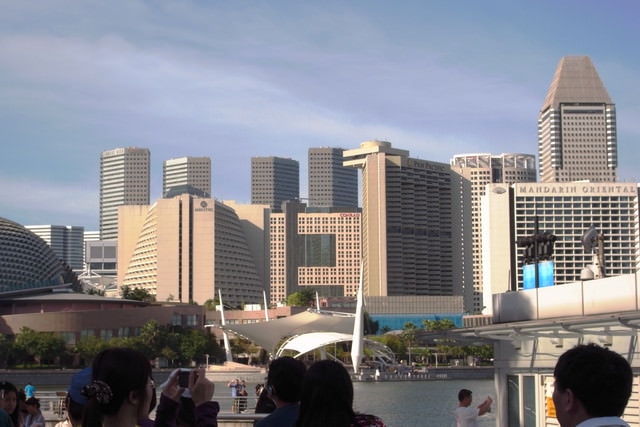 朝聖之旅（2011.3.24-27）:遠方有棟淡咖啡色的建築，就是天后下榻的飯店！