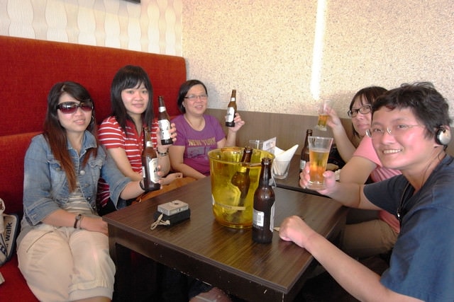 朝聖之旅（2011.3.24-27）:天氣熱了，大家就去喝一杯！