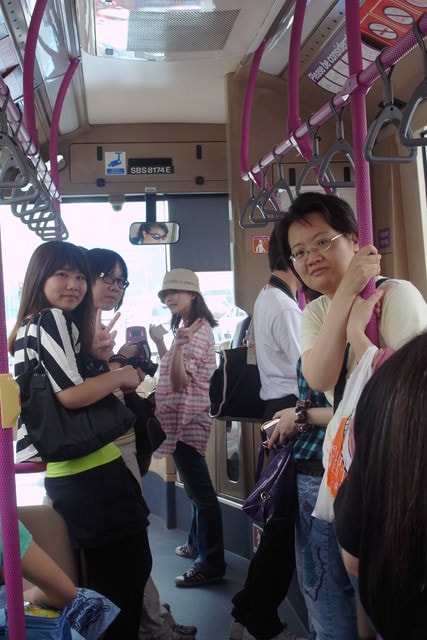 朝聖之旅（2011.3.24-27）:公車裡也要拍。