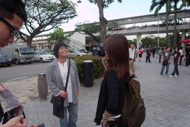 朝聖之旅（2011.3.24-27）:有記者採訪蕙迷。這位是來自加拿大的米蘭達大姊