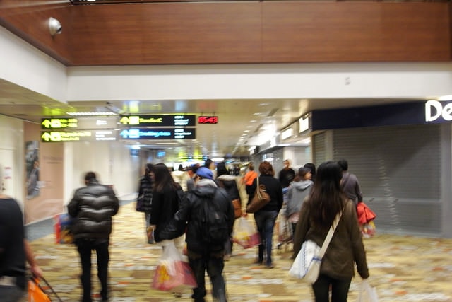 朝聖之旅（2011.3.24-27）:最後一天，凌晨五點半到機場。其實大家前晚根本沒睡。