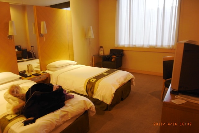 朝聖之旅-2 (2011.4.16-18）:辦完登記就進去房間