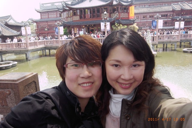 朝聖之旅-2 (2011.4.16-18）:姐滴)))))這就對了，笑得多甜呀！
