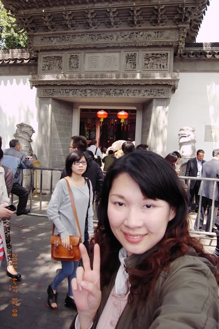 朝聖之旅-2 (2011.4.16-18）:沒時間進去，只好在前面自拍過過乾癮。