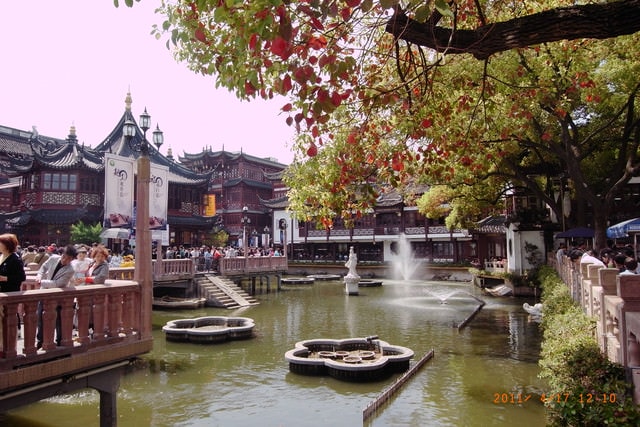 朝聖之旅-2 (2011.4.16-18）:九曲橋，我來了。雖然很多人，就來跟他們擠啦。