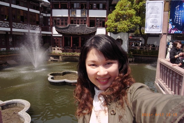 朝聖之旅-2 (2011.4.16-18）:丸子也是耶，雖睡眠不足黑眼圈很重，但是鏡頭前還是要裝陽光一下