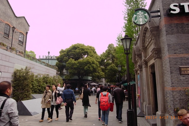 朝聖之旅-2 (2011.4.16-18）:古老建築改建成歐式餐廳、咖啡廳，很不錯的感覺