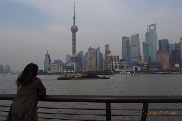 朝聖之旅-2 (2011.4.16-18）:遠眺黃浦江上的運船