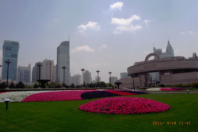 朝聖之旅-2 (2011.4.16-18）:五彩繽紛的花叢、綠色的草皮、現代式的大樓（因為詞窮所以亂寫...