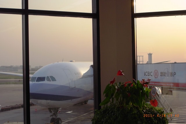 朝聖之旅-2 (2011.4.16-18）:夕陽下的華航客機