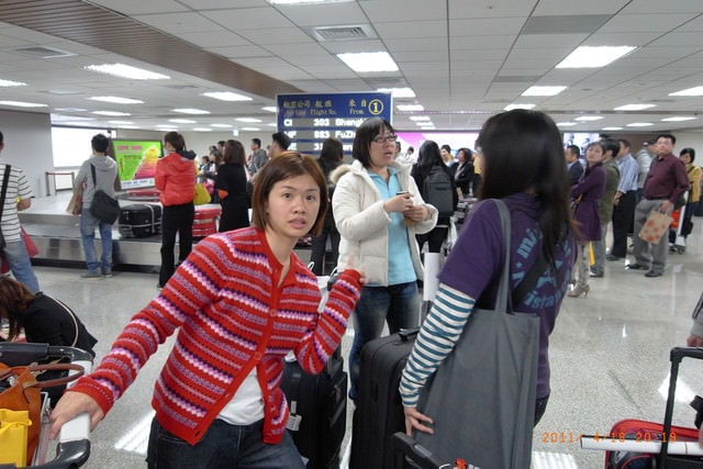 朝聖之旅-2 (2011.4.16-18）:到松山機場了。很會抓丸子鏡頭的海咪咪小姐