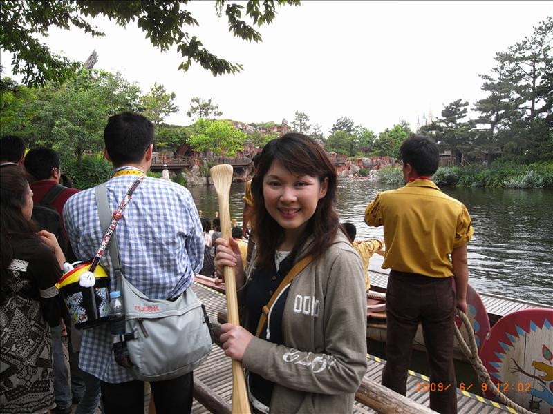 東瀛留學日記之再遊迪士尼樂園(09.6.9):接著來划船，每個人配一支划槳